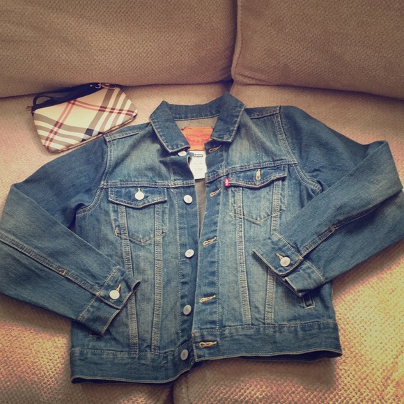 Levi's Jackets & Blazers - Levi’s Classic Jean Jacket